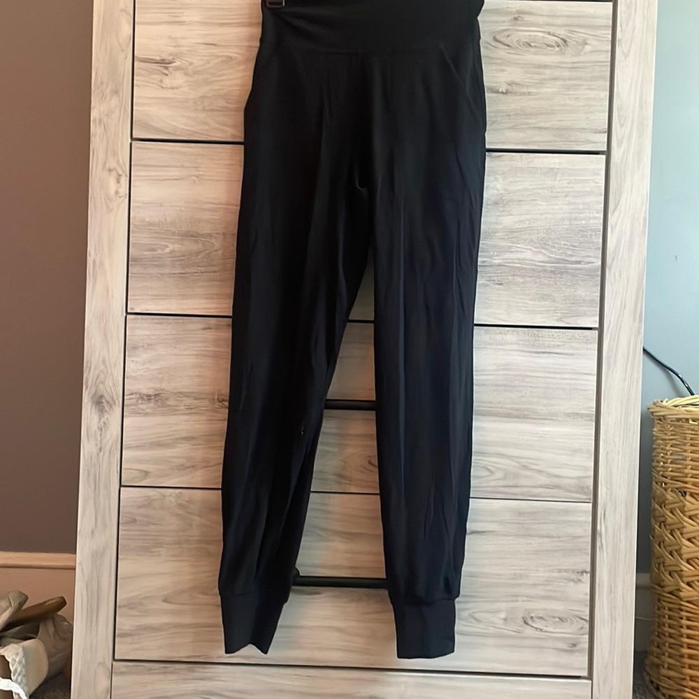 lululemon black joggers